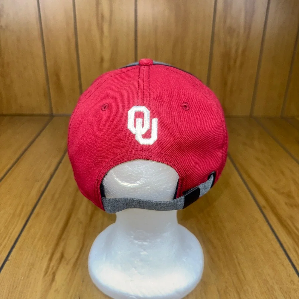 Nike True Oklahoma Sooners‎ OU Red Grey Baseball Cap Hat One Size Fits Most